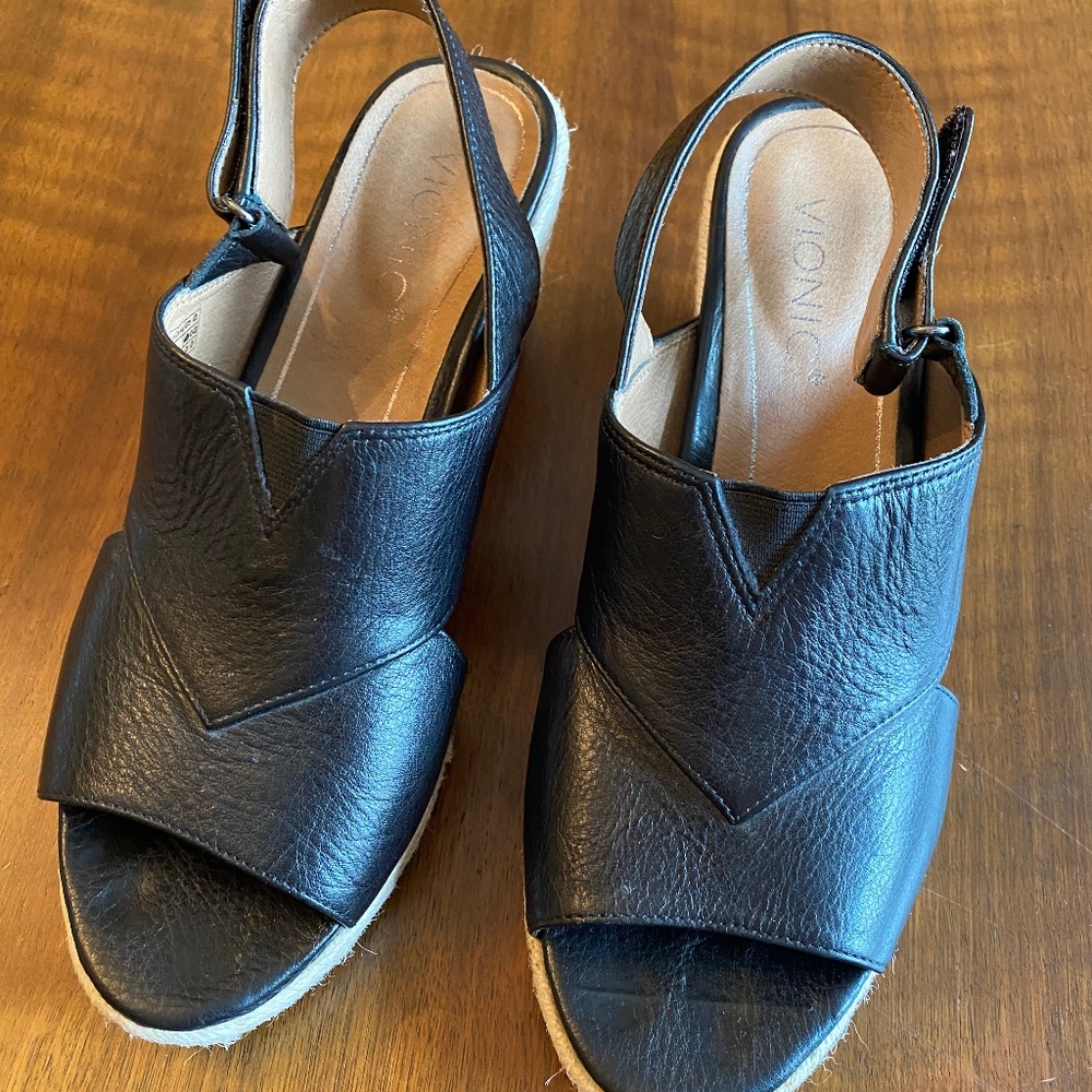 Black Vionic ladies Zamar slingback wedge sandals.  Size 8.5